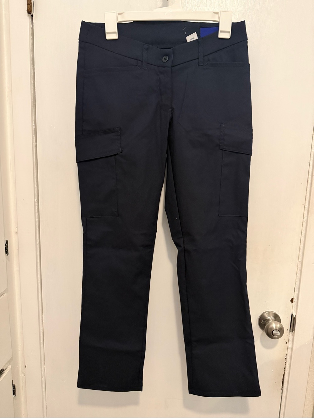 Cintas comfort flex pro navy cargo pants size 2S
Inseam 29”